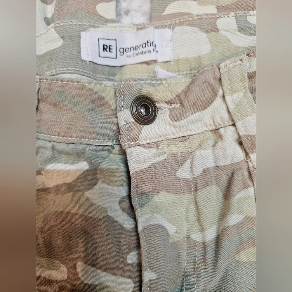 REgeneration by Celebrity Pink Women’s Camo Pants 3/26 Mid Rise Straight Leg